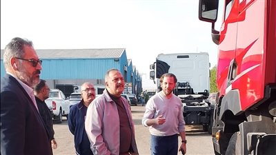 رئيس مياه القناة يبحث تزويد أسطول الشركة من معدات الطوارىء