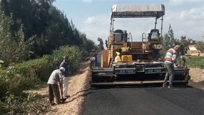 محليات البحيرة تواصل تنفيذ أعمال تطوير ميدان المحطة ورصف طريق المطراوي بدمنهور