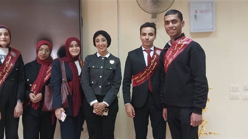 طلاب الألسن بجامعة