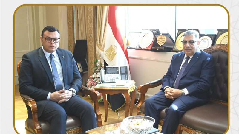 وزير الإسكان ومحافظ