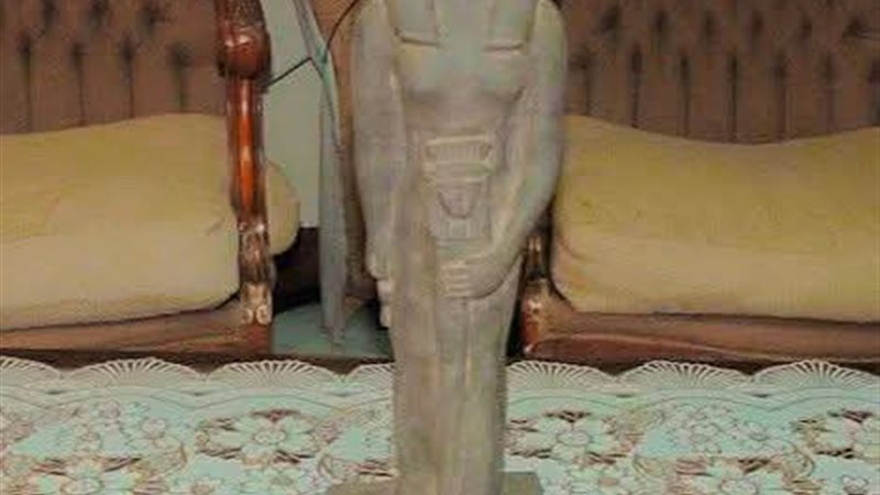 صورة التمثال المزيف