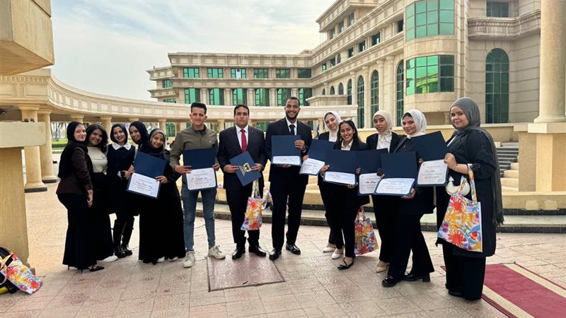 طلاب كلية الإعلام