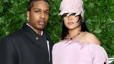 ريهانا تتألق باللون الوردي دعما لـ A$AP Rocky في حفل جوائز Gotham
