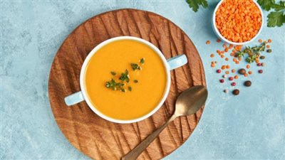 طريقة تحضير شربة العدس.. خطوة بخطوة بأبسط المكونات