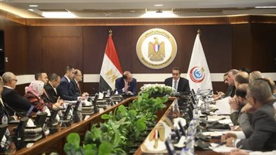 وزير الصحة يبحث مع وزير المالية انتظام سلاسل توريد الأدوية والمستلزمات الطبية