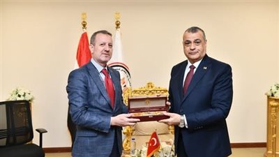 وزير الانتاج الحربي يستقبل رئيس هيئة الصناعات الدفاعية التركية لتعزيز التعاون