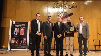 محافظ القاهرة يشارك في الصالون الشهري 