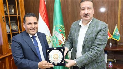 محافظ المنوفية يلتقى وفد كلية الطب البيطرى جامعة مدينة السادات 