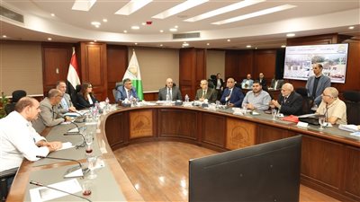 محافظ الجيزة يعقد اللقاء الأسبوعي للاستماع إلى شكاوى المواطنين