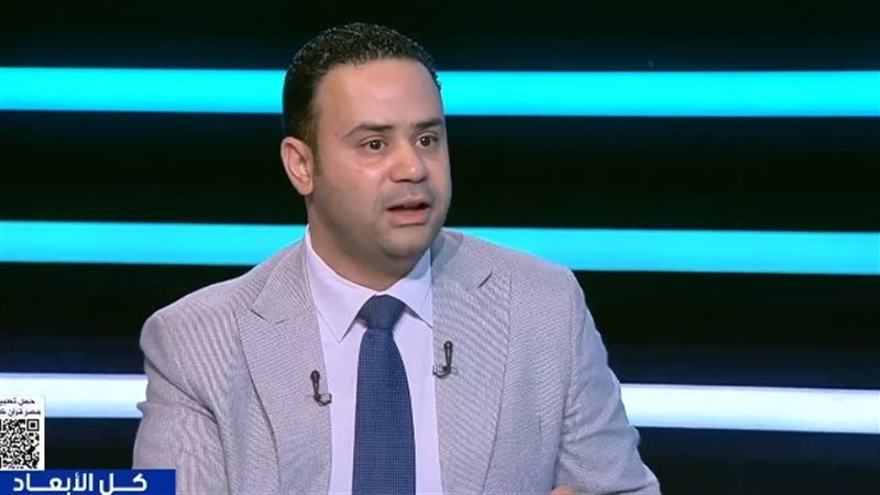 الكاتب الصحفي محمود