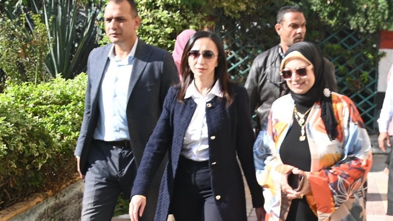 محافظ البحيرة تتفقد