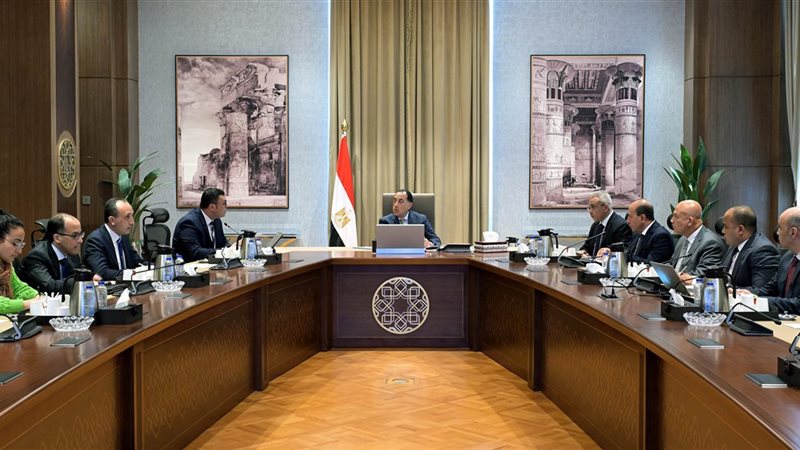 رئيس الوزراء يتابع