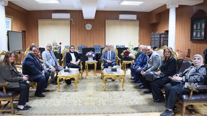 جانب من اللقاء بجامعة