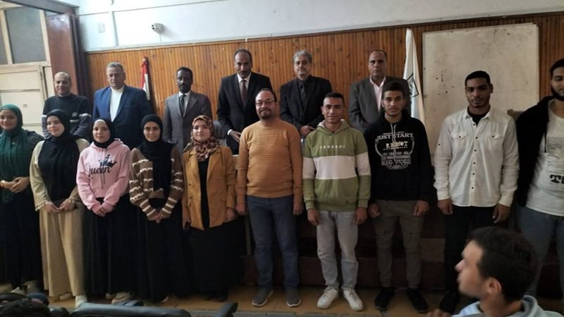 جانب من الحضور باللقاء