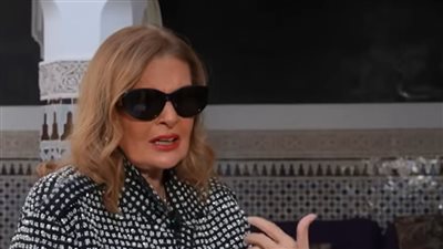 اللي بينتقدوا ناس فاضية .. يسرا تدافع مجددًا عن منى زكي