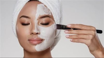 بشرة مشرقة بدون تصبغات .. طريقة تحضير ماسك النشا والليمون 	