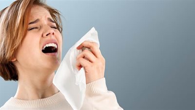 لو بتعطس طول اليوم.. تعرف على الأسباب الحقيقية للعطس المزمن وحلول سريعة
