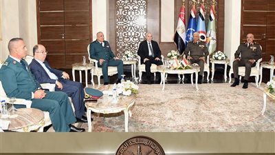 وزير الدفاع ورئيس أركان حرب القوات المسلحة يعقدان عدد من اللقاءات الثنائية 