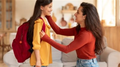 حين تصبح الأم صديقة .. أسرار التواصل الصحي مع ابنتك 	