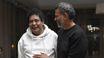 الكينج محمد منير يحتفل مع الملحن إيهاب عبدالواحد بنجاح أغنية ضي .. صور وفيديو