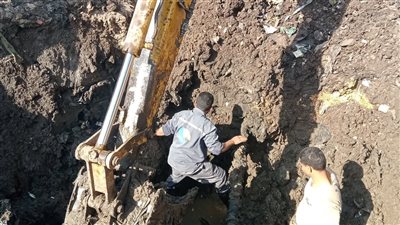 إصلاح كسر بخط مياه 300 بعزبة أنور شعبان بشبرا الخيمة