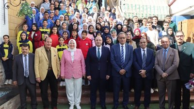 محافظ بني سويف يعلن دعم النابغين والمتفوقين خلال زيارته المعرض العلوم والهندسة