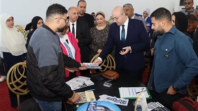 محافظ بني سويف يؤكد على أهمية التوسع فى عقد ملتقيات التوظيف 
