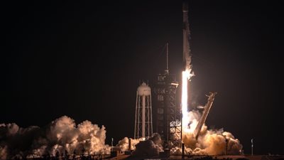 سبيس إكس الأمريكية تطلق 29 قمرا صناعيا من أقمار 