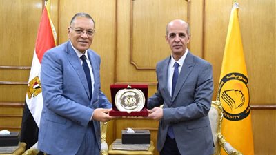 بحضور محافظ الشرقية الأسبق.. ندوة بسياسة واقتصاد بنى سويف