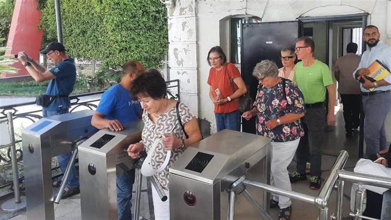 بوابات الدخول الإلكترونية