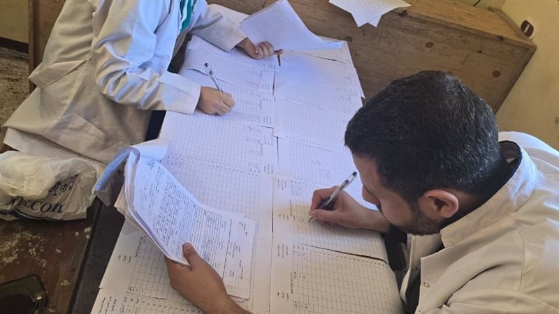 الكشف على ٩١٦ مواطنًا