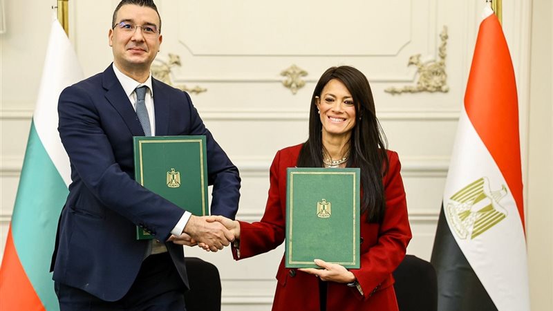 جانب من توقيع البروتوكول