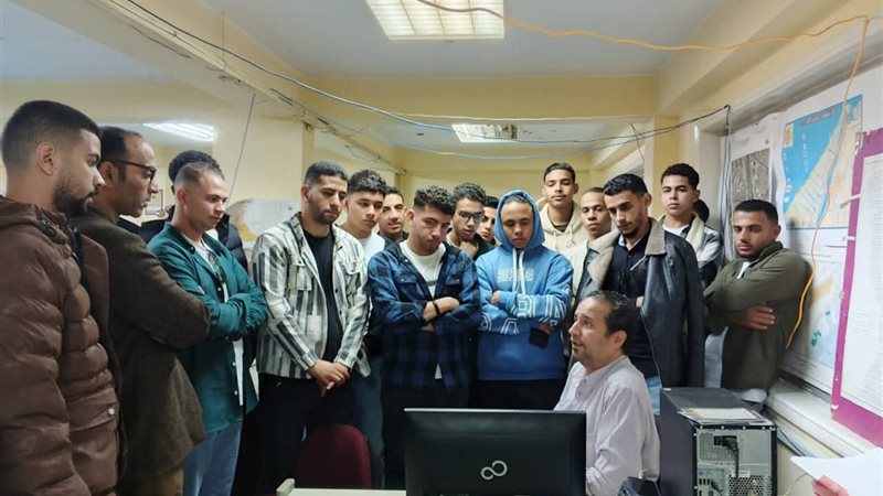 طلاب المساحة بجامعة