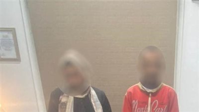 السماسرة يتساقطون.. ضبط شخص وسيدة يوزعان مبالغ على المواطنين لانتخاب مرشحهما