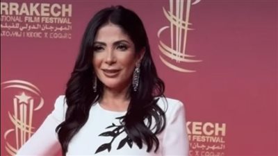 بعد انتقادات برومو الست.. منى زكي في إطلالة غريبة وفستان بتوقيع زهير مراد