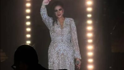 متاحف في مصر والسعودية.. القصة الكاملة لعرض فساتين أنغام الأيقونية 