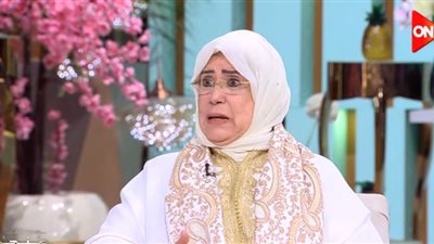 موقف مؤثر.. ياسمين الحصري تكشف لأول مرة اللحظة التي بكى فيها والدها|فيديو 