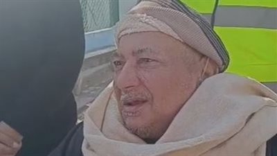 «ده حق الوطن عليا».. مسن من أسيوط يصر على الإدلاء بصوته في انتخابات النواب