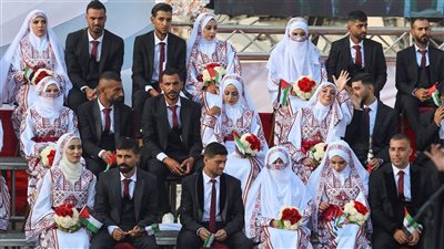 نسل هذا الشعب لن ينقطع.. حفل زفاف جماعي لـ 54 عريسا بغزة| صور 