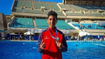 المئات يشيعون جثمان السباح يوسف محمد في جنازة مهيبة ببورسعيد 