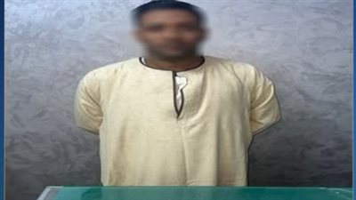 لدعم المرشحين.. ضبط شخص بقنا بحوزته مبالغ مالية وبطاقات لتوزيعها على الناخبين 