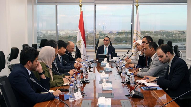 وزير الاستثمار يلتقى