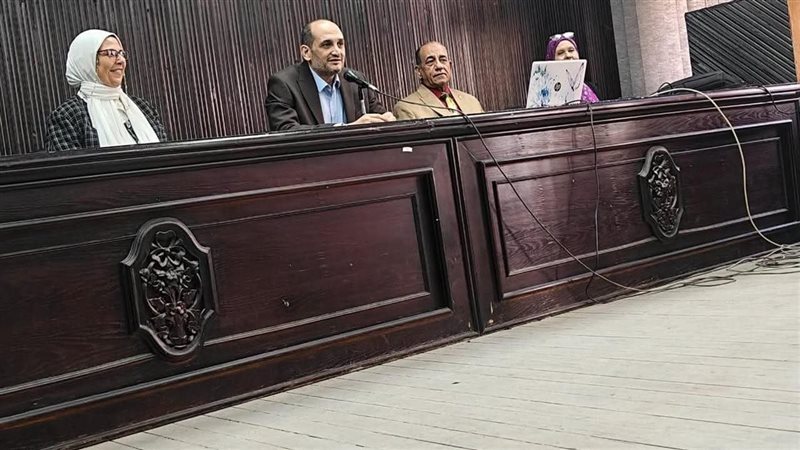 ندوة بكلية الاداب