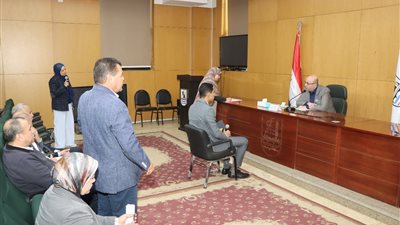 محافظ بنى سويف يقرر صرف إعانات عاجلة ومناقشة شكاوى الكهرباء ومياه الشرب