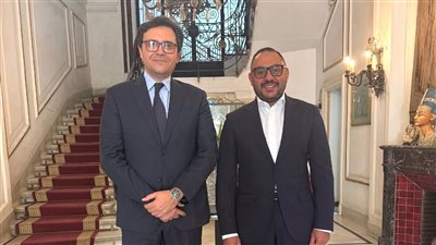 وزير الثقافة يتسلّم تقريرًا حول التعاون الثقافي والفني مع متاحف قطر 