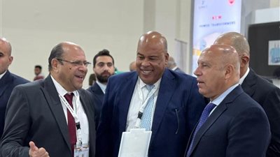 أيمن العشري يستعرض قدرات أركو ستيل أمام وزير الصناعة في «إيديكس» 