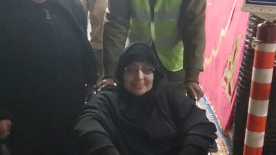 كبار السن رجال ونساء متحدين المرض للمشاركة بانتخابات النواب بالبحيرة