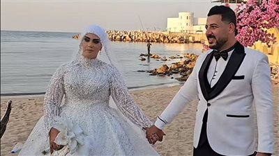 ابنها مدخلها فرحها بنفسه.. أم جاسر تحتفل بزواجها على شاب أصغر منها