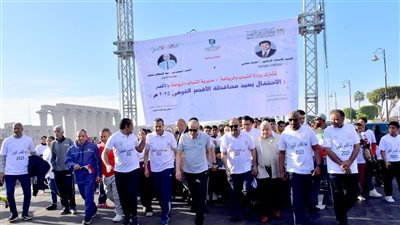 محافظ الأقصر يشارك في ماراثون رياضي احتفالًا بالعيد القومي بمشاركة 200 متسابق