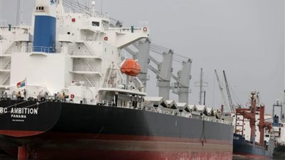 وكالة الملاحة البحرية البريطانية تعلن عن تعرض سفينة لحريق قبالة سواحل اليمن